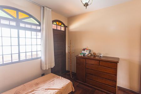 Casa à venda com 350m², 4 quartos e 4 vagas Casa à venda com 350m², 4 quartos e 4 vagasQuarto 3 no 2° Andar