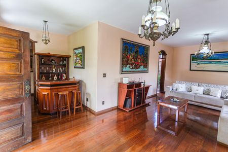 Casa à venda com 350m², 4 quartos e 4 vagas Casa à venda com 350m², 4 quartos e 4 vagasSala 1