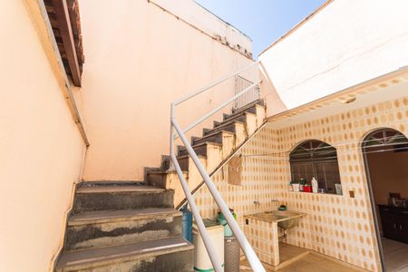 Casa à venda com 350m², 4 quartos e 4 vagas Casa à venda com 350m², 4 quartos e 4 vagasEscada de Acesso a Varanda no 2° Andar