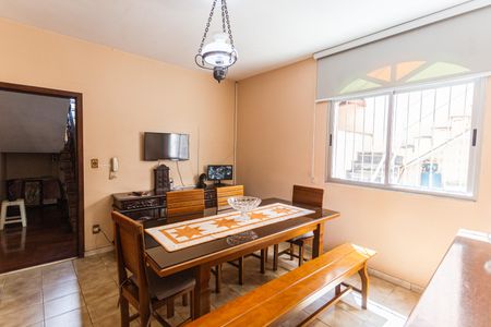 Casa à venda com 350m², 4 quartos e 4 vagas Casa à venda com 350m², 4 quartos e 4 vagasCopa