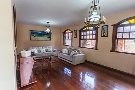 Casa à venda com 350m², 4 quartos e 4 vagas Casa à venda com 350m², 4 quartos e 4 vagasSala 1