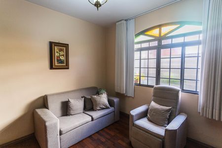 Casa à venda com 350m², 4 quartos e 4 vagas Casa à venda com 350m², 4 quartos e 4 vagasQuarto 1