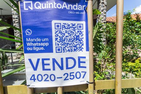 Casa à venda com 350m², 4 quartos e 4 vagas Casa à venda com 350m², 4 quartos e 4 vagasPlaquinha Instalada