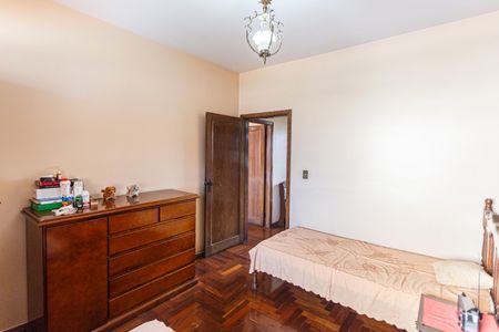 Casa à venda com 350m², 4 quartos e 4 vagas Casa à venda com 350m², 4 quartos e 4 vagasQuarto 3 no 2° Andar