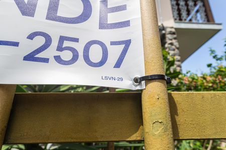 Casa à venda com 350m², 4 quartos e 4 vagas Casa à venda com 350m², 4 quartos e 4 vagasPlaquinha Instalada