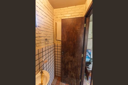 Casa à venda com 350m², 4 quartos e 4 vagas Casa à venda com 350m², 4 quartos e 4 vagasLavabo na Casa de Fundos/Escritório