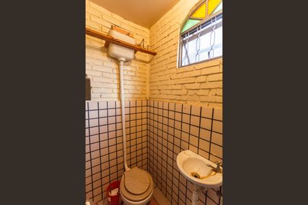 Casa à venda com 350m², 4 quartos e 4 vagas Casa à venda com 350m², 4 quartos e 4 vagasLavabo na Casa de Fundos/Escritório