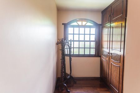 Casa à venda com 350m², 4 quartos e 4 vagas Casa à venda com 350m², 4 quartos e 4 vagasCloset da Suíte no 2° Andar