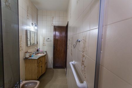 Casa à venda com 350m², 4 quartos e 4 vagas Casa à venda com 350m², 4 quartos e 4 vagasBanheiro Social 2 no 2° Andar