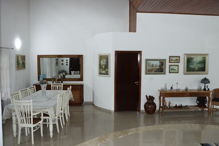 Casa de Condomínio para alugar com 3 quartos, 262m² em Jardim Indaia, Embu das Artes