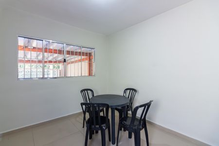 Casa para alugar com 110m², 3 quartos e 2 vagas Casa para alugar com 110m², 3 quartos e 2 vagasSala