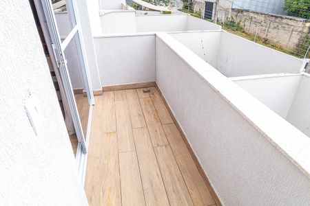 Casa de condomínio à venda com 127m², 3 quartos e 2 vagas Casa de condomínio à venda com 127m², 3 quartos e 2 vagasVaranda