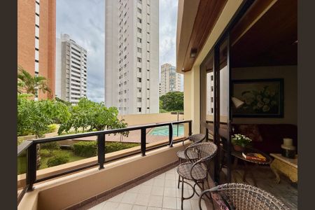 Apartamento à venda com 155m², 3 quartos e 3 vagas Apartamento à venda com 155m², 3 quartos e 3 vagasSacada