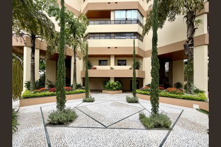 Apartamento à venda com 155m², 3 quartos e 3 vagas Apartamento à venda com 155m², 3 quartos e 3 vagasEntrada