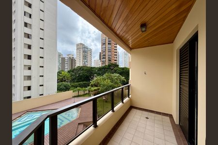 Apartamento à venda com 155m², 3 quartos e 3 vagas Apartamento à venda com 155m², 3 quartos e 3 vagasSacada Suíte