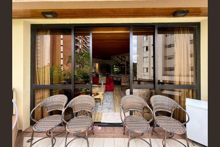 Apartamento à venda com 155m², 3 quartos e 3 vagas Apartamento à venda com 155m², 3 quartos e 3 vagasSacada