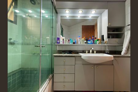 Apartamento à venda com 155m², 3 quartos e 3 vagas Apartamento à venda com 155m², 3 quartos e 3 vagasBanheiro Suíte