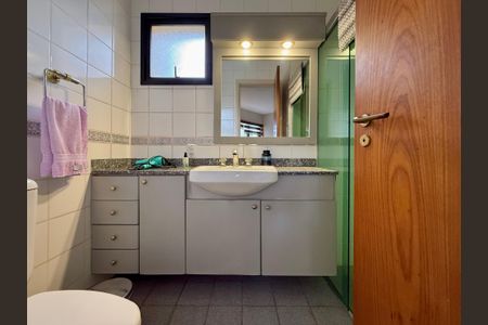 Apartamento à venda com 155m², 3 quartos e 3 vagas Apartamento à venda com 155m², 3 quartos e 3 vagasBanheiro Social