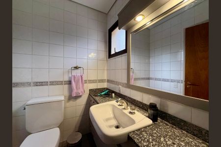 Apartamento à venda com 155m², 3 quartos e 3 vagas Apartamento à venda com 155m², 3 quartos e 3 vagasBanheiro Social