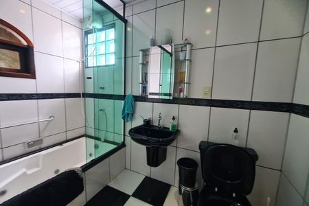 Casa à venda com 340m², 4 quartos e 1 vagaBanheiro da Suíte