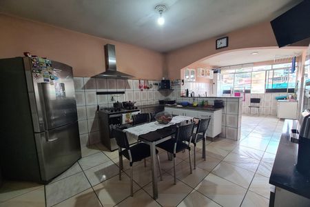 Casa à venda com 340m², 4 quartos e 1 vagaCozinha