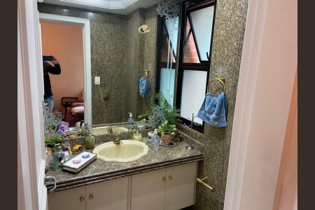 Apartamento à venda com 230m², 4 quartos e 4 vagasBanheiro