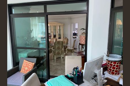 Apartamento à venda com 230m², 4 quartos e 4 vagasVaranda