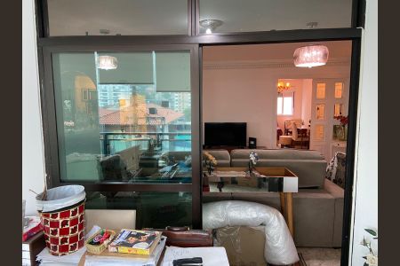 Apartamento à venda com 230m², 4 quartos e 4 vagasVaranda