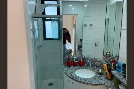 Apartamento à venda com 230m², 4 quartos e 4 vagasBanheiro