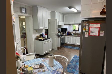 Apartamento à venda com 230m², 4 quartos e 4 vagasCozinha