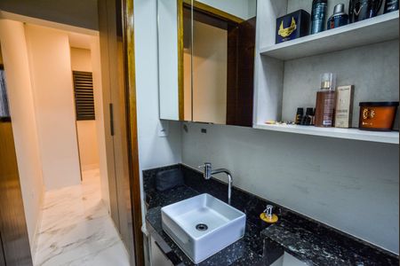 Casa à venda com 140m², 2 quartos e 2 vagasBanheiro da Suíte 1