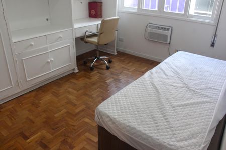 Quarto de apartamento para alugar com 3 quartos, 134m² em Gonzaga, Santos