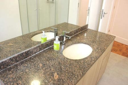 Apartamento para alugar com 134m², 3 quartos e 1 vagaBanheiro da Suíte 2