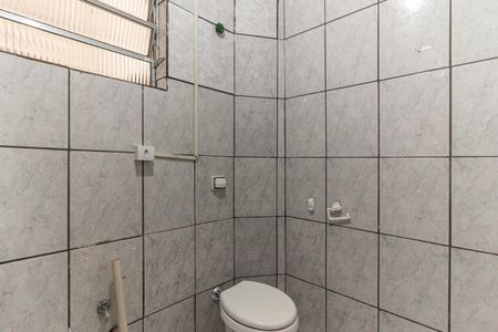 Banheiro de kitnet/studio para alugar com 1 quarto, 59m² em República, São Paulo
