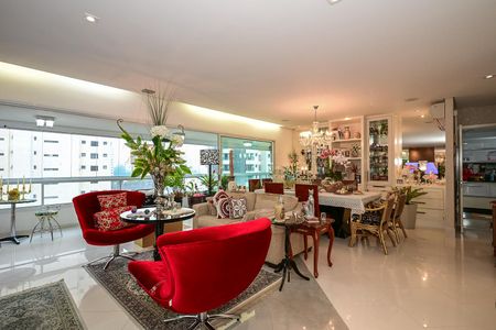 Apartamento para alugar com 211m², 3 quartos e 3 vagasSala