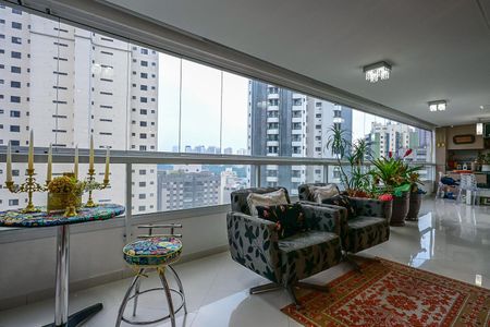 Apartamento para alugar com 211m², 3 quartos e 3 vagasVaranda