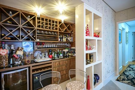 Apartamento para alugar com 211m², 3 quartos e 3 vagasAdega