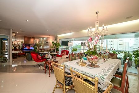 Apartamento para alugar com 211m², 3 quartos e 3 vagasSala