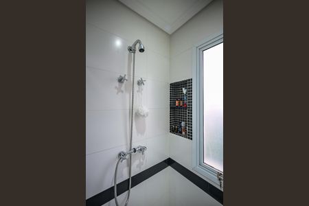 Apartamento para alugar com 211m², 3 quartos e 3 vagasChuveiro do Banheiro da Suíte 2