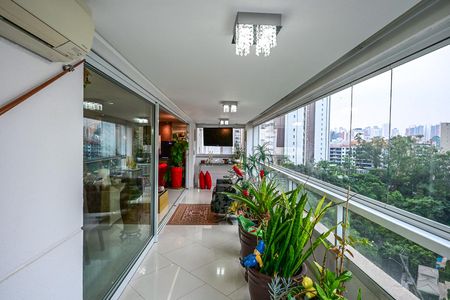 Apartamento para alugar com 211m², 3 quartos e 3 vagasVaranda