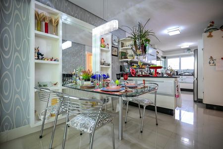 Apartamento para alugar com 211m², 3 quartos e 3 vagasCozinha