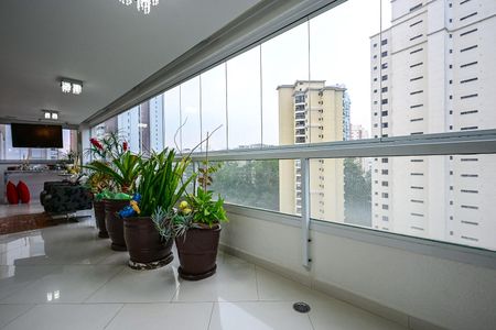 Apartamento para alugar com 211m², 3 quartos e 3 vagasVaranda