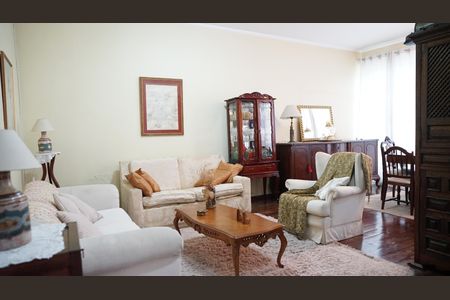 Casa para alugar com 175m², 6 quartos e 3 vagasSala