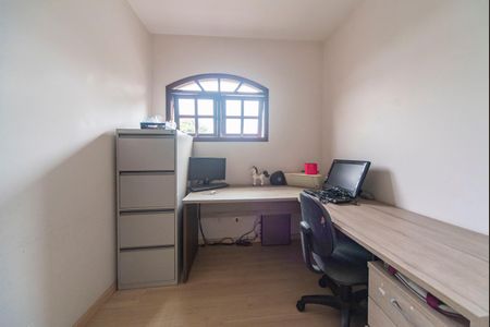 Casa à venda com 240m², 4 quartos e 6 vagas Casa à venda com 240m², 4 quartos e 6 vagasQuarto 3