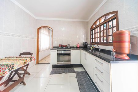 Casa à venda com 240m², 4 quartos e 6 vagas Casa à venda com 240m², 4 quartos e 6 vagasCozinha