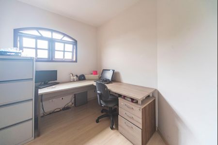 Casa à venda com 240m², 4 quartos e 6 vagas Casa à venda com 240m², 4 quartos e 6 vagasQuarto 3