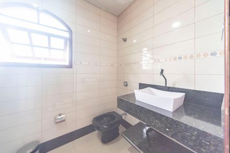 Casa à venda com 240m², 4 quartos e 6 vagas Casa à venda com 240m², 4 quartos e 6 vagasBanheiro do quarto 4