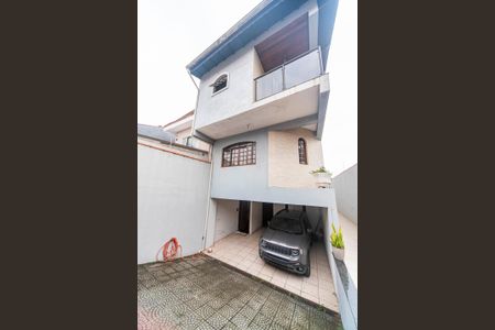 Casa à venda com 240m², 4 quartos e 6 vagas Casa à venda com 240m², 4 quartos e 6 vagasGaragem e Fachada