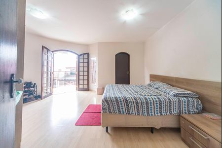 Casa à venda com 240m², 4 quartos e 6 vagas Casa à venda com 240m², 4 quartos e 6 vagasQuarto 4