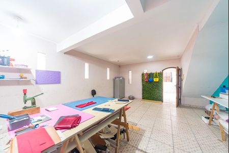 Casa à venda com 240m², 4 quartos e 6 vagas Casa à venda com 240m², 4 quartos e 6 vagasSalão